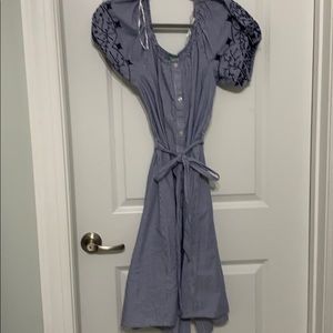 Embroidery sleeve off the shoulder dress